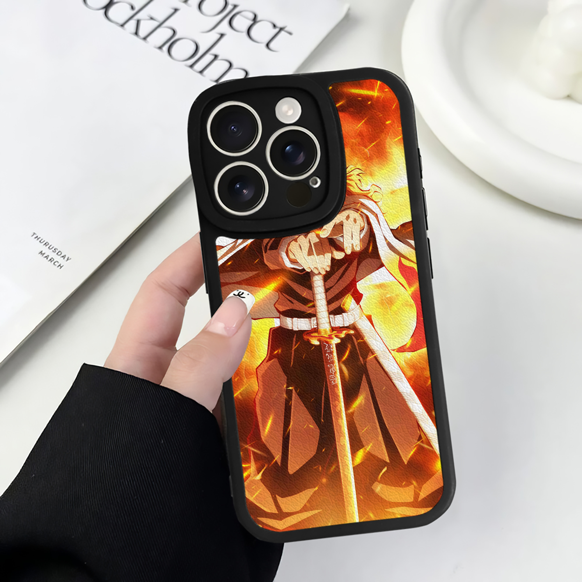 （画像用） 炎柱-煉󠄁獄 杏寿郎／れんごく きょうじゅろう Rengoku Kyoujurou 【iPhone 16シリーズ対応】シリコンスマホケース（レザー調） 材質：シリコン